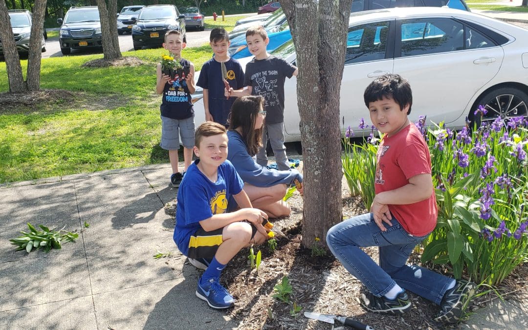 PES Students Participate in Annual Service Day
