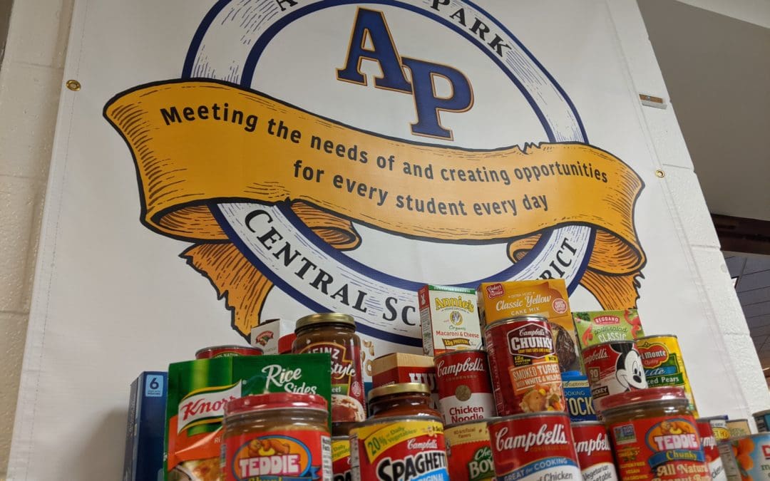 Student Council Collects Food Donations